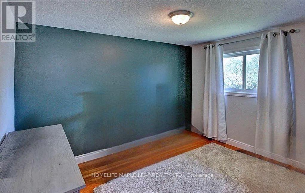 23 BARRETT CRESCENT - 11