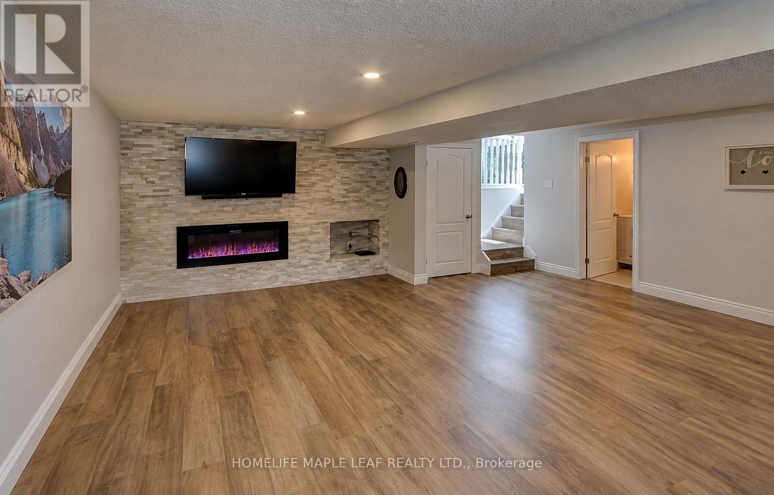 23 BARRETT CRESCENT - 12