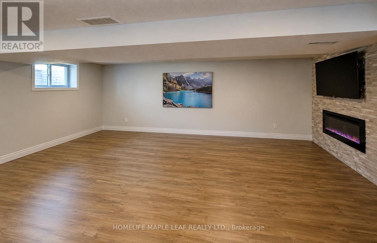 23 BARRETT CRESCENT - 13