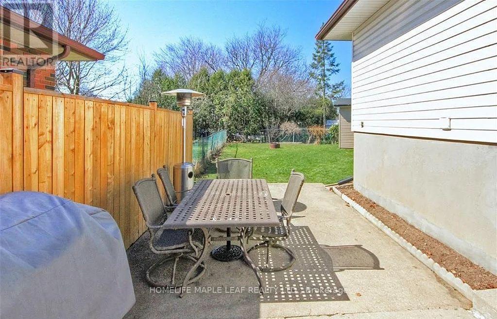 23 BARRETT CRESCENT - 18