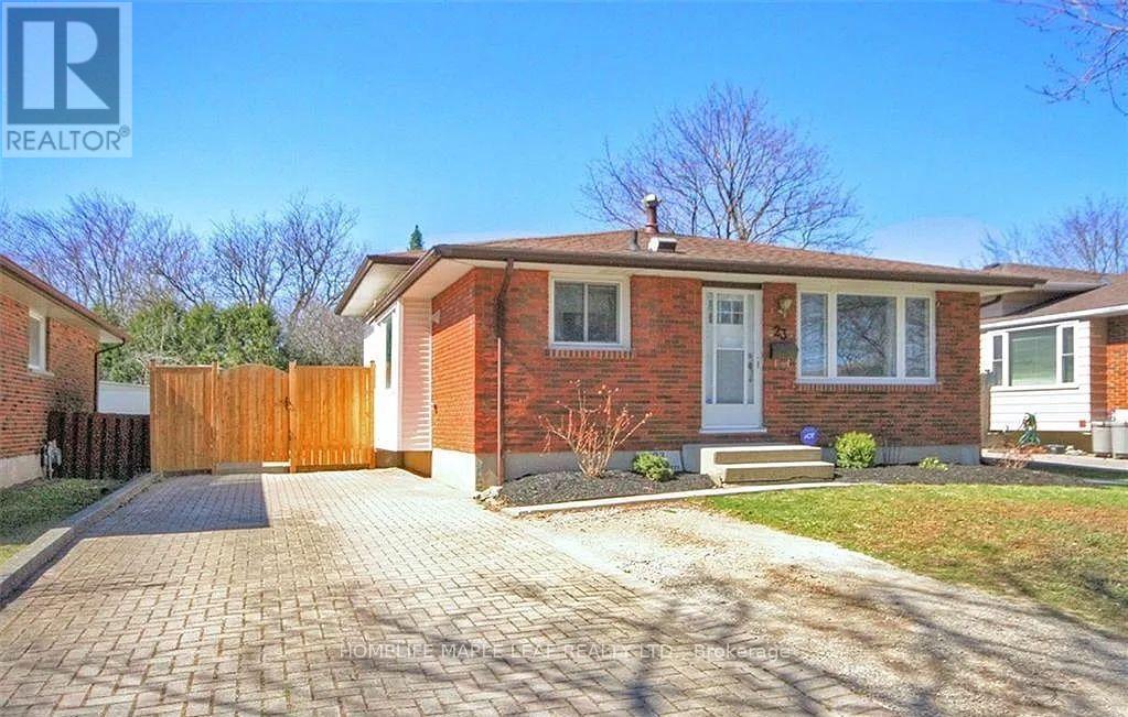 23 BARRETT CRESCENT - 2