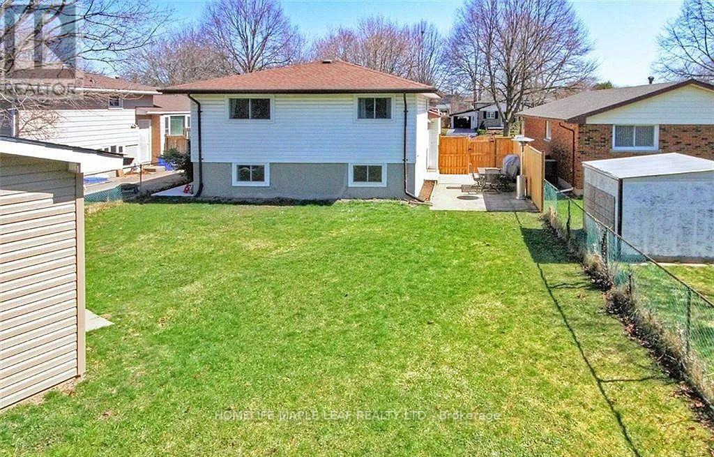 23 BARRETT CRESCENT - 21