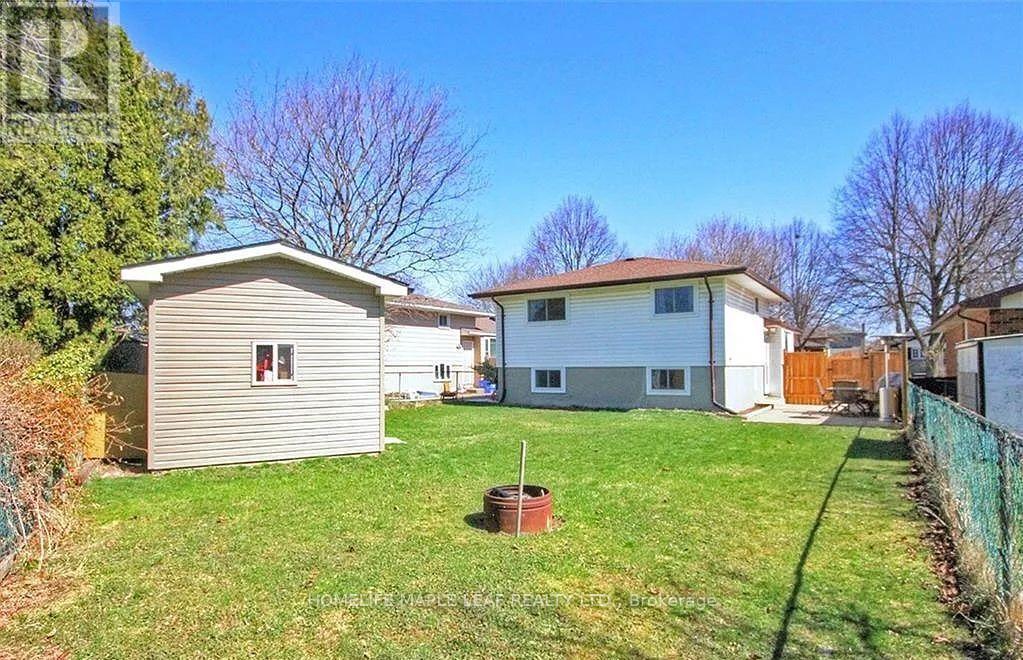 23 BARRETT CRESCENT - 22