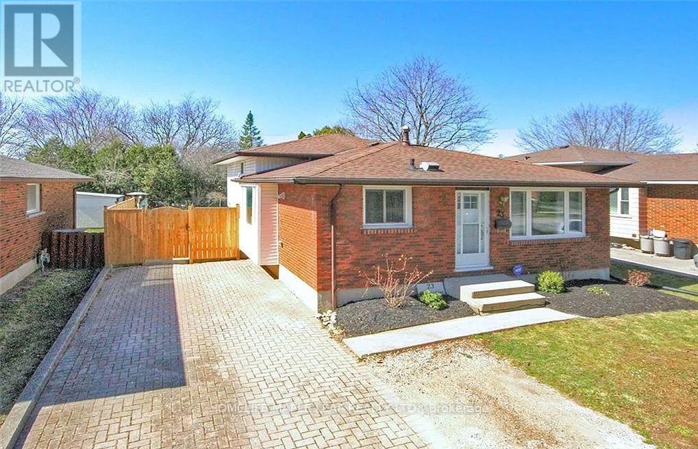 23 BARRETT CRESCENT - 3