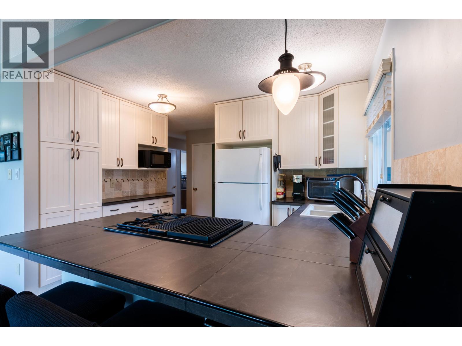 2750 OAK STREET - 9