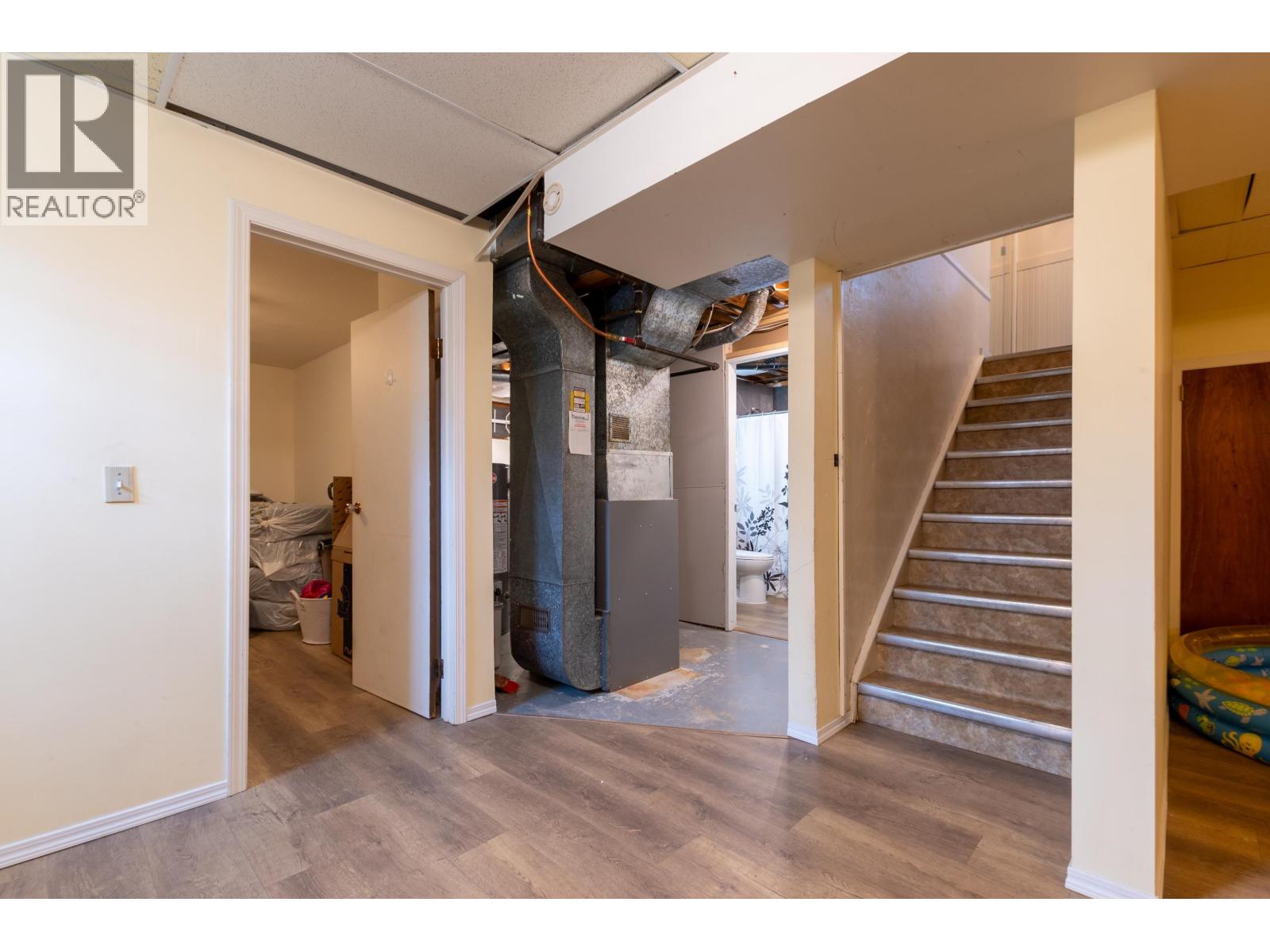 2750 OAK STREET - 24