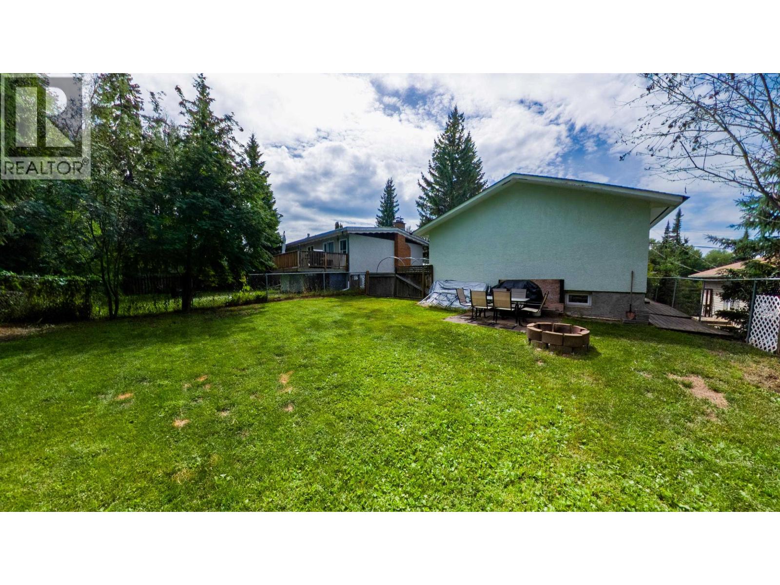 2750 OAK STREET - 32