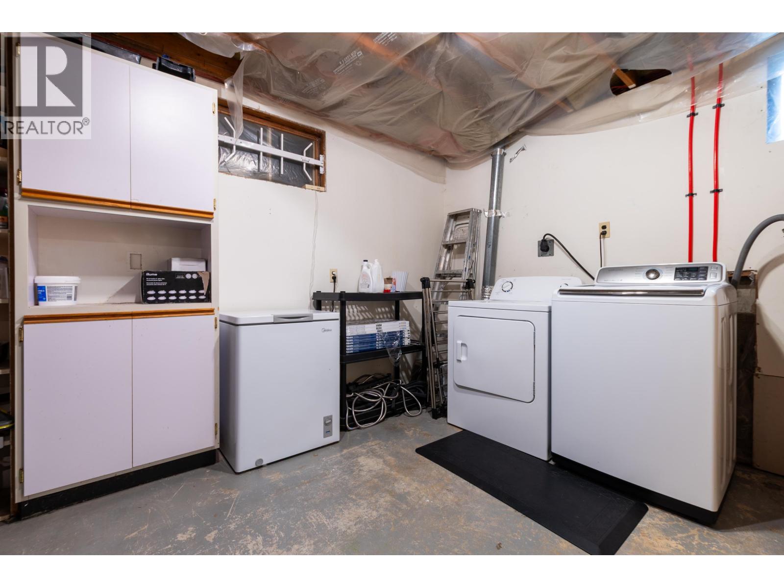 2750 OAK STREET - 27