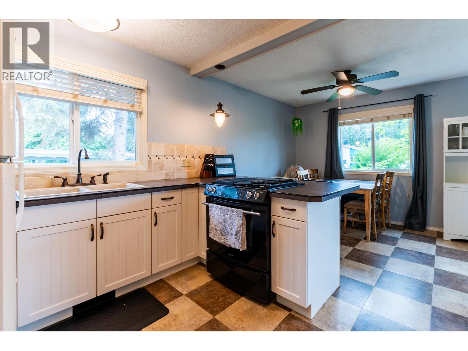 2750 OAK STREET - 5