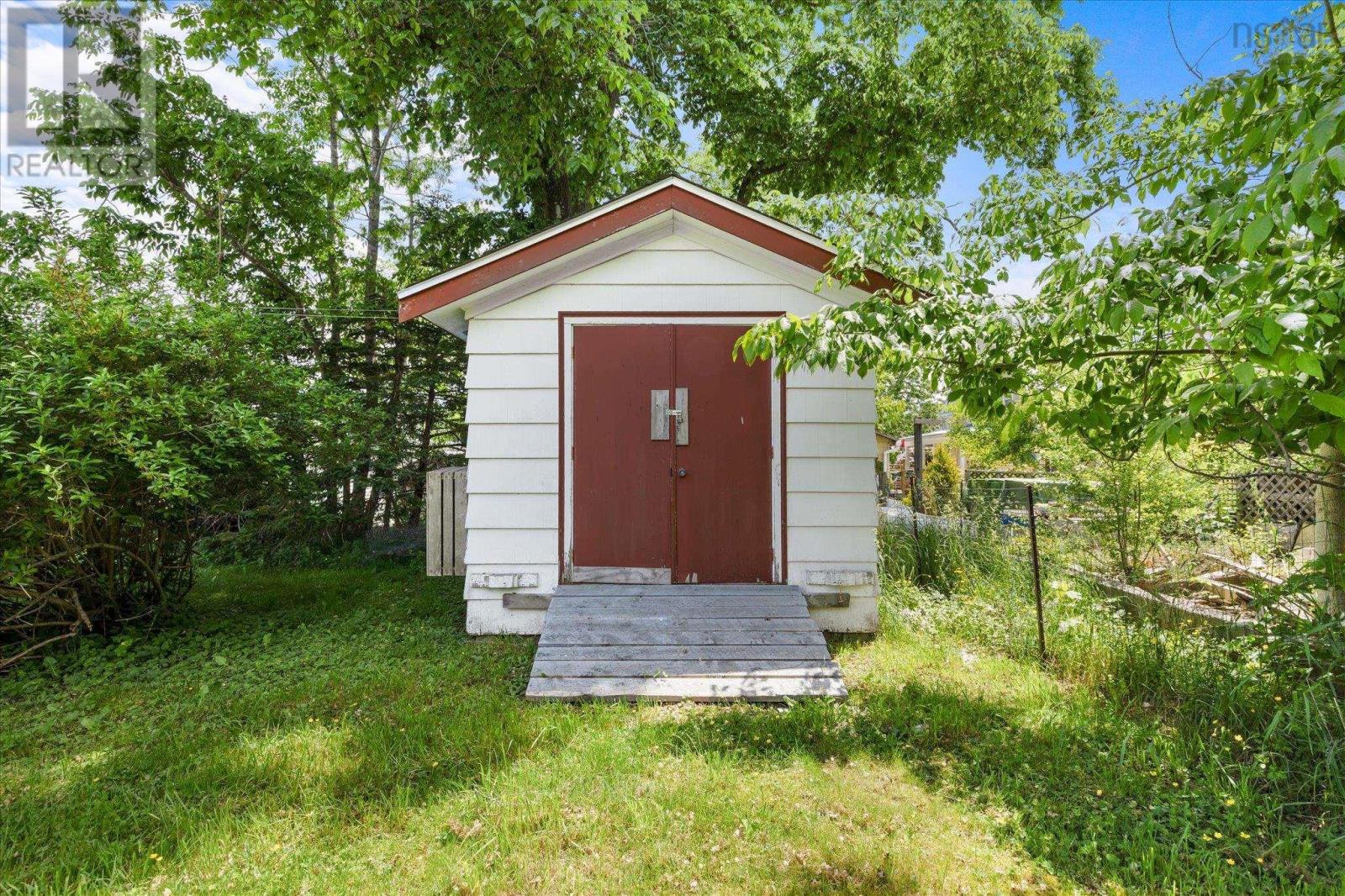 133 Hammond Street - 40