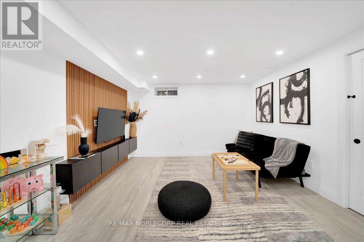18 GHENT DRIVE - 30