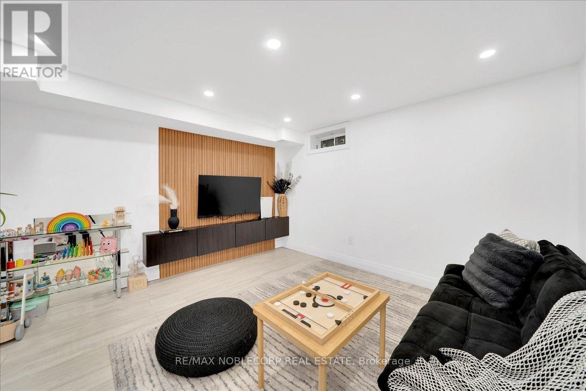 18 GHENT DRIVE - 31