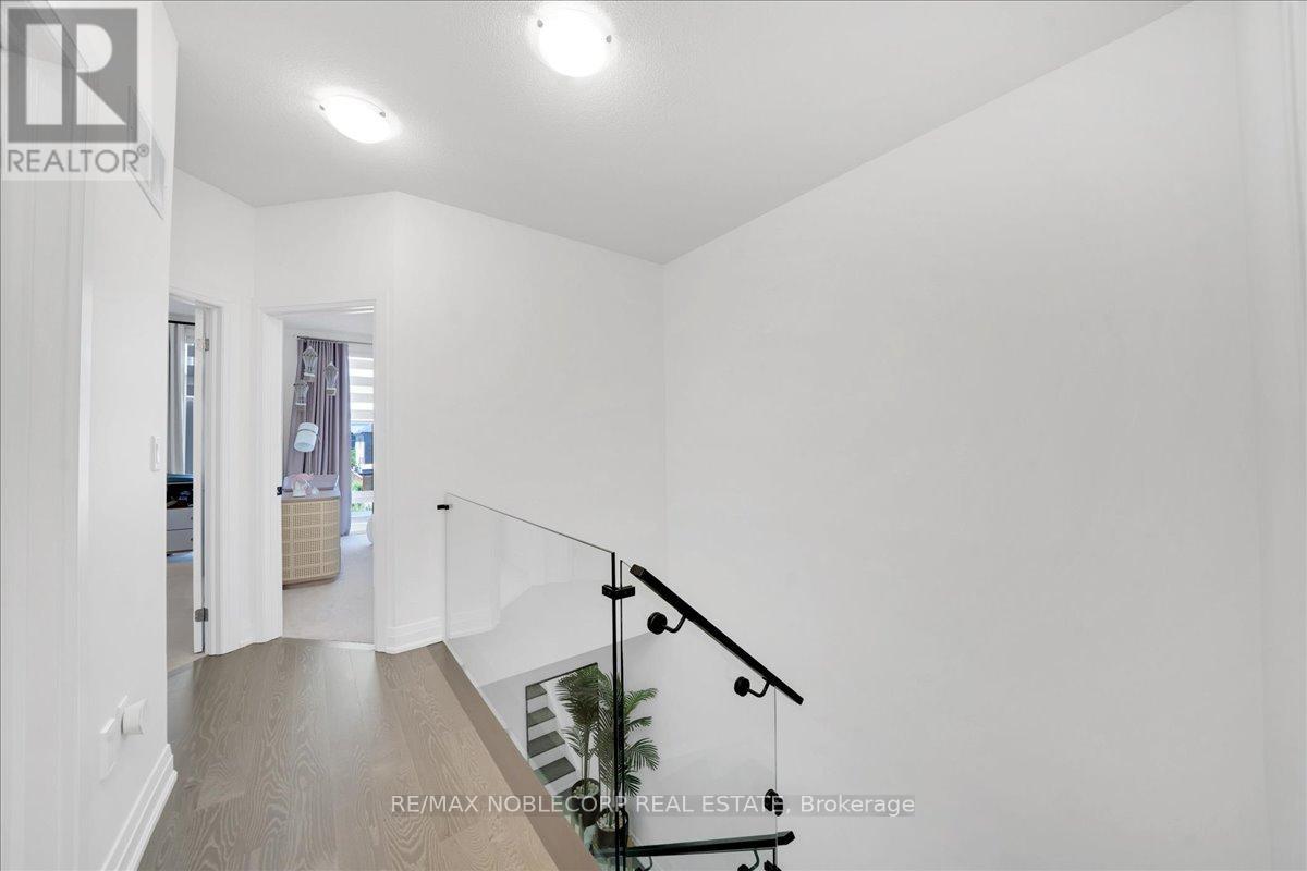 18 GHENT DRIVE - 25