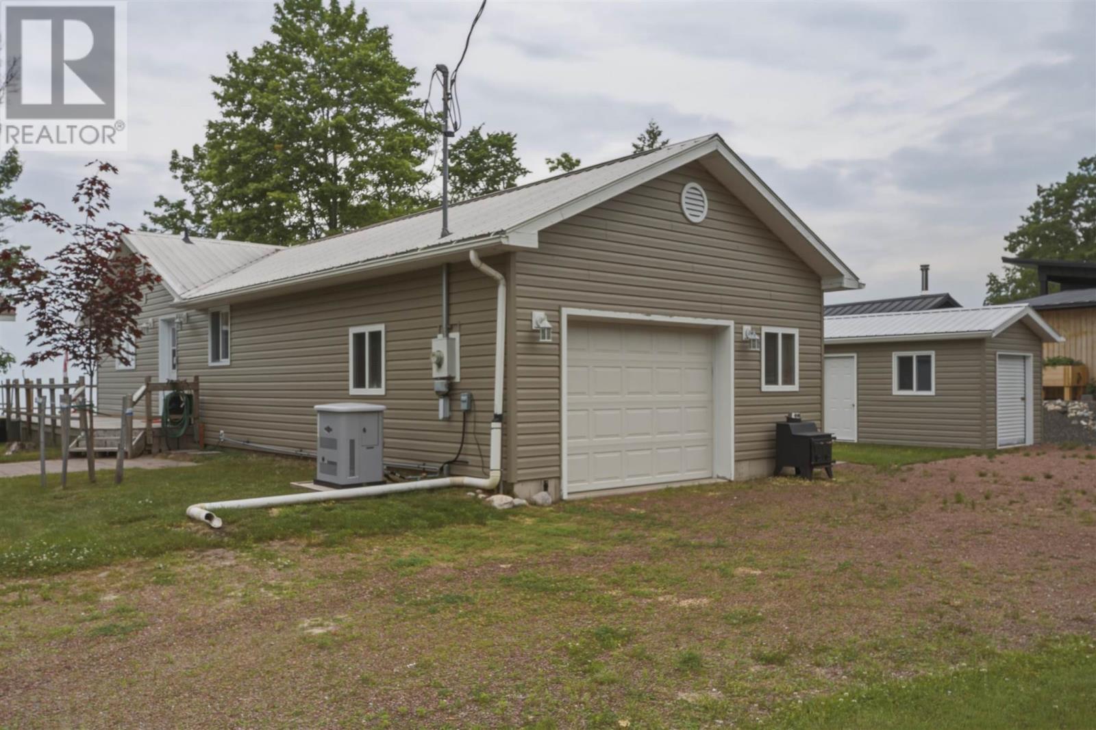 2761 Hawdon DR - 27