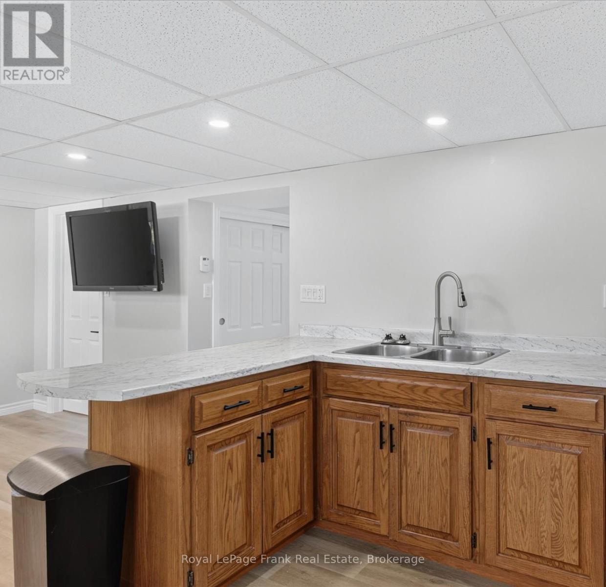 314 SHERIN AVENUE - 29