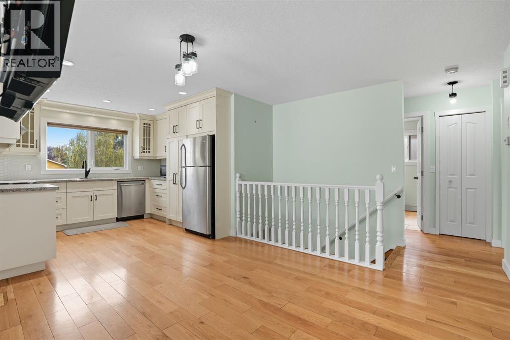 108 Falchurch Crescent NE - 12