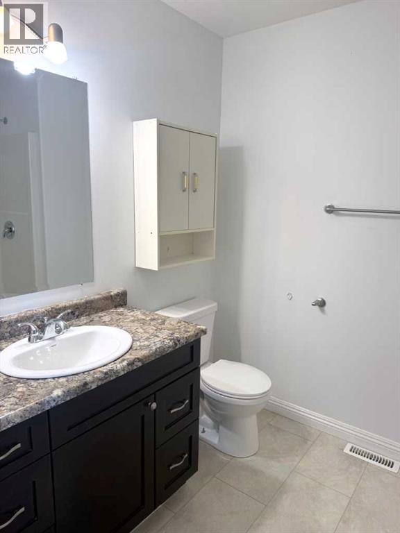 9636 100 Avenue - 11