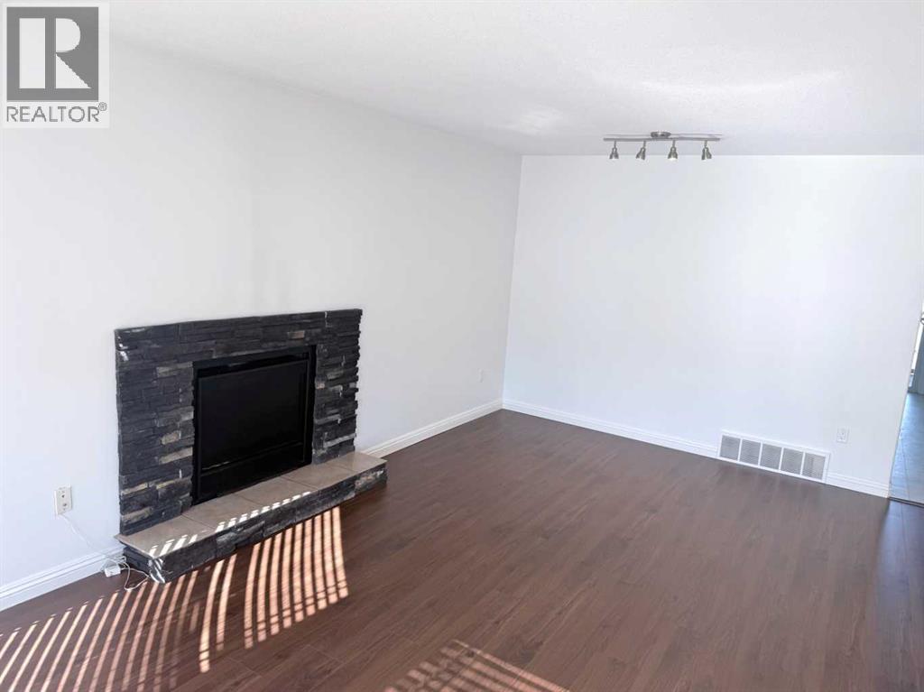 9636 100 Avenue - 3