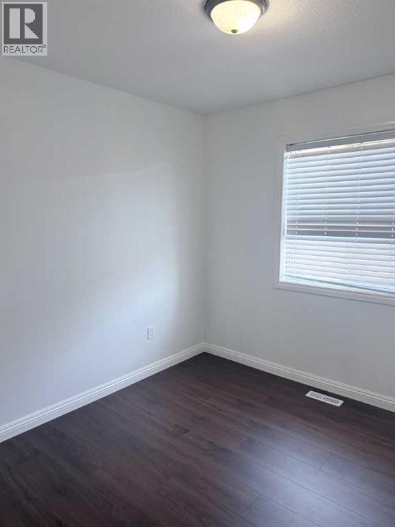 9636 100 Avenue - 10