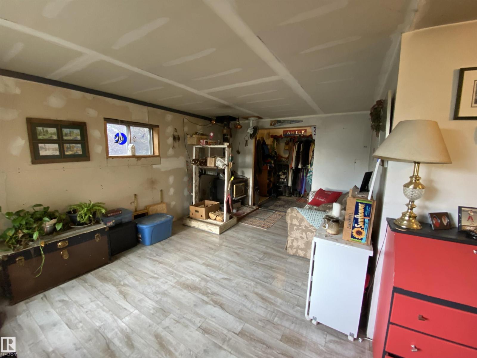 4901 51 ST - 4