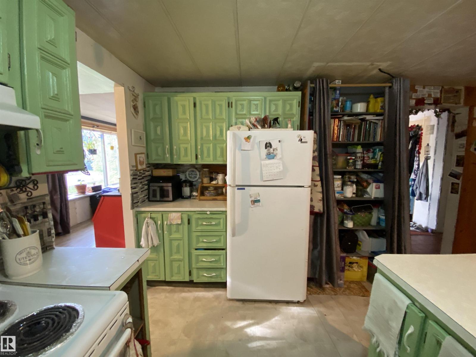 4901 51 ST - 10