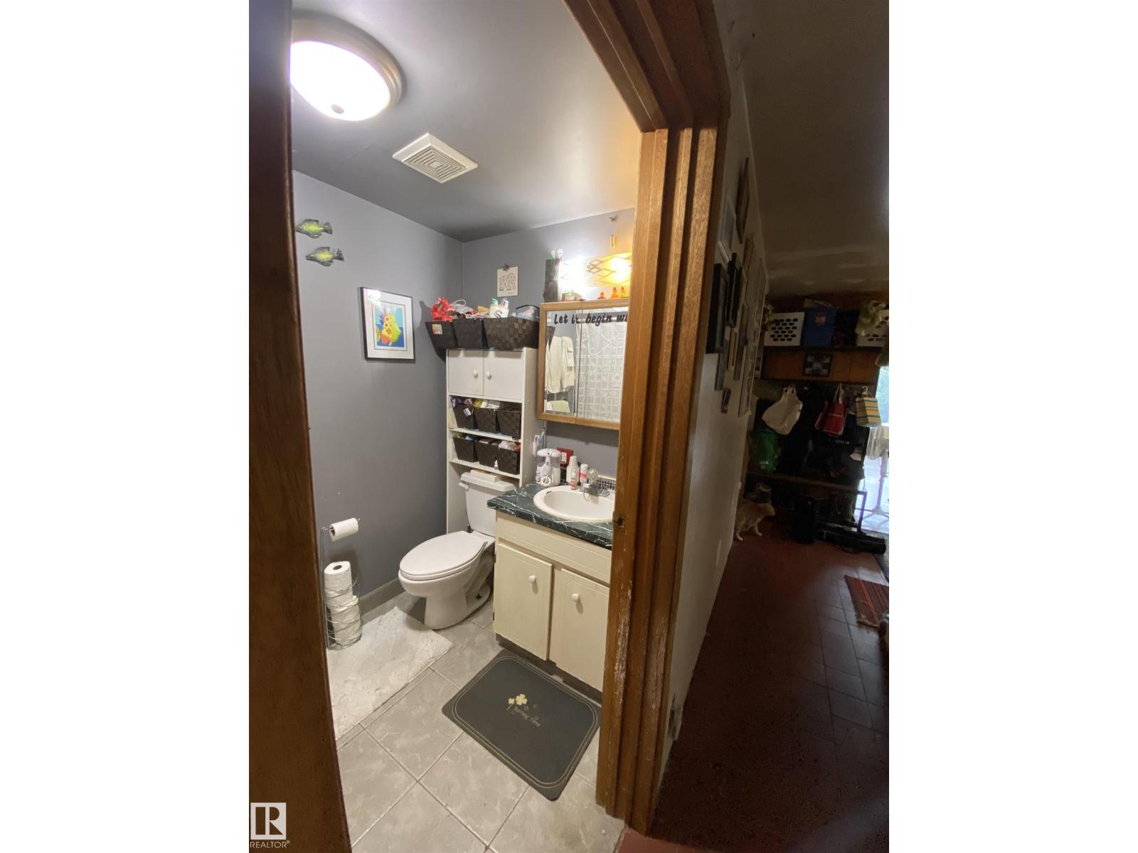4901 51 ST - 15