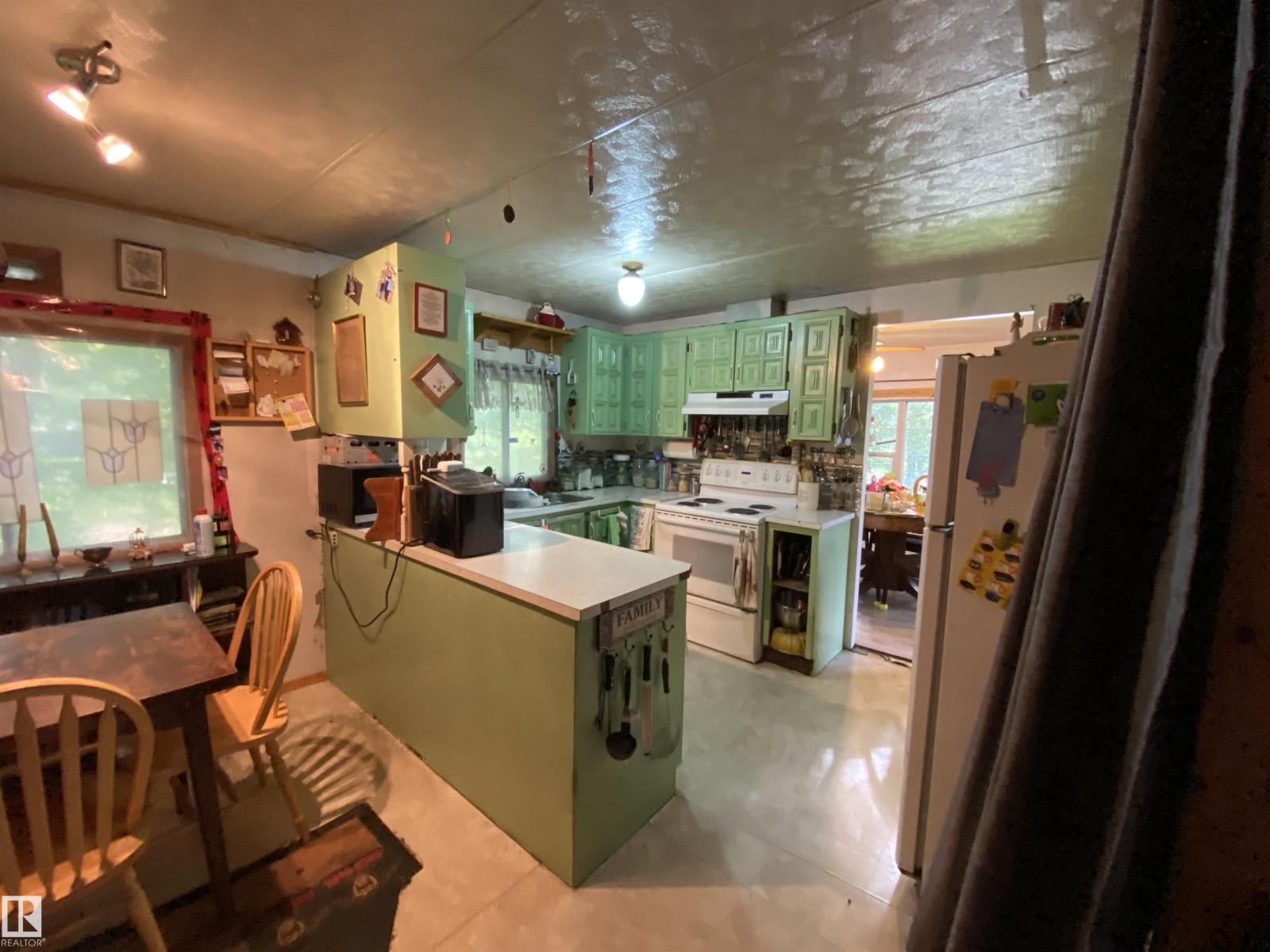 4901 51 ST - 9