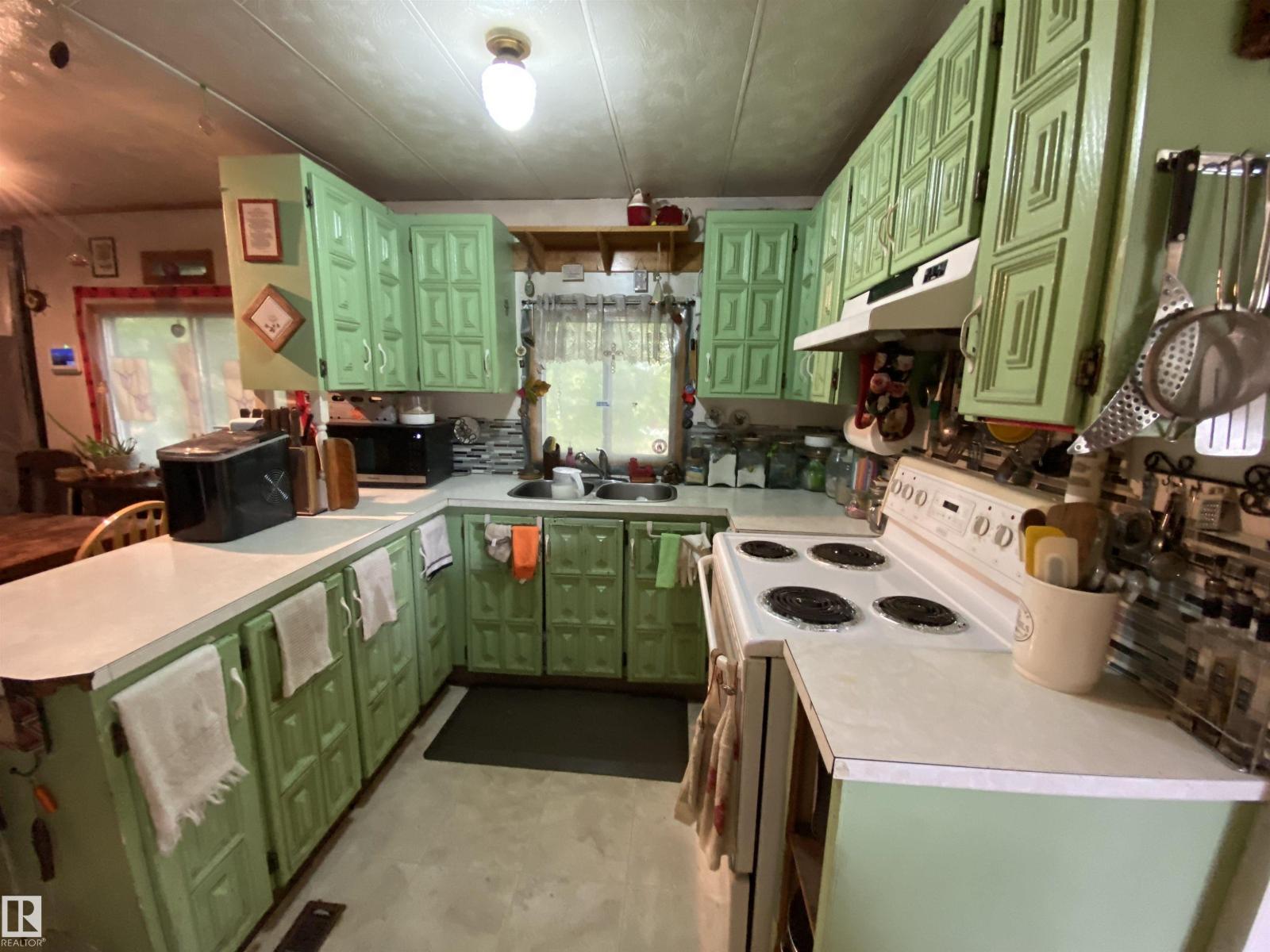 4901 51 ST - 8