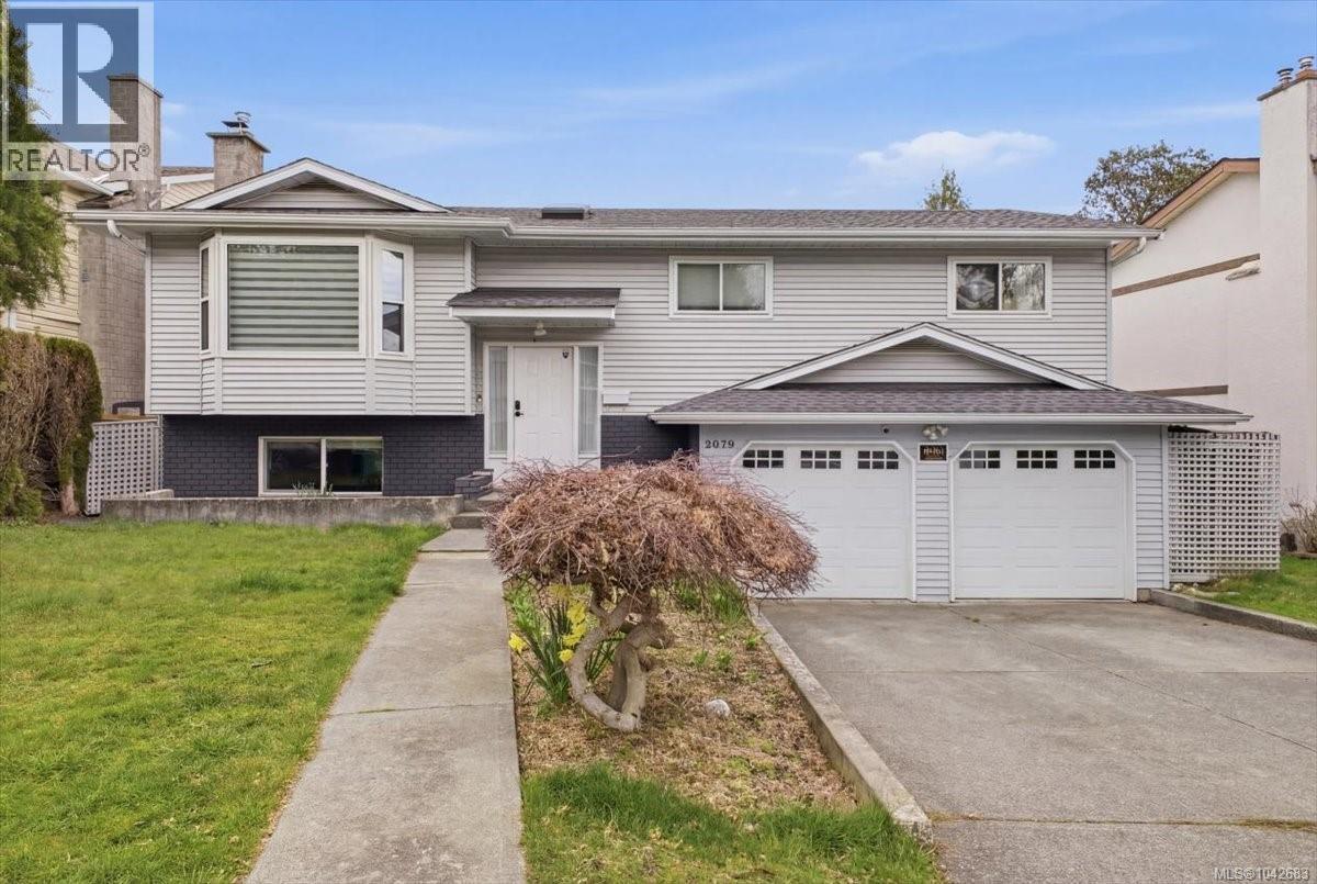 2079 Bay St - 1