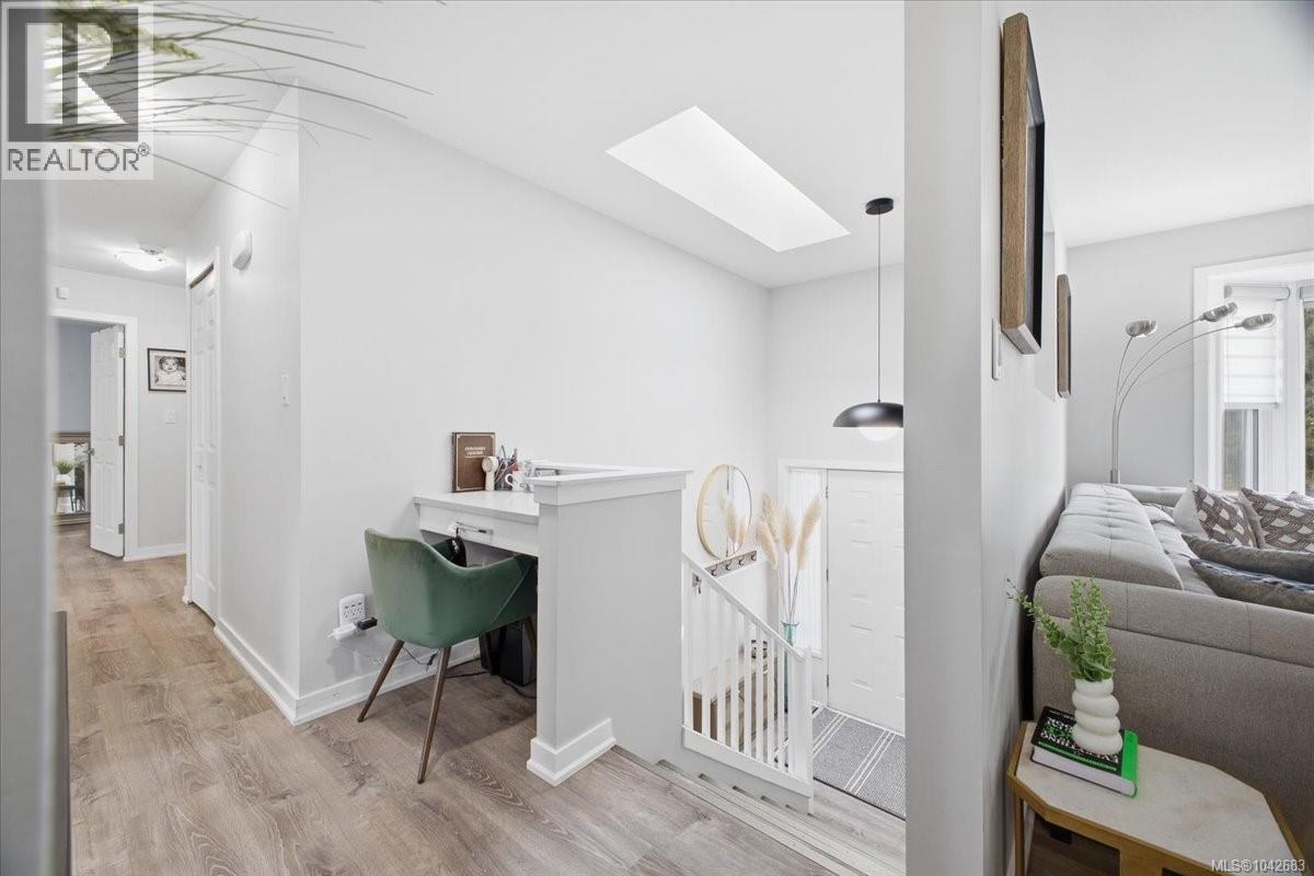 2079 Bay St - 10