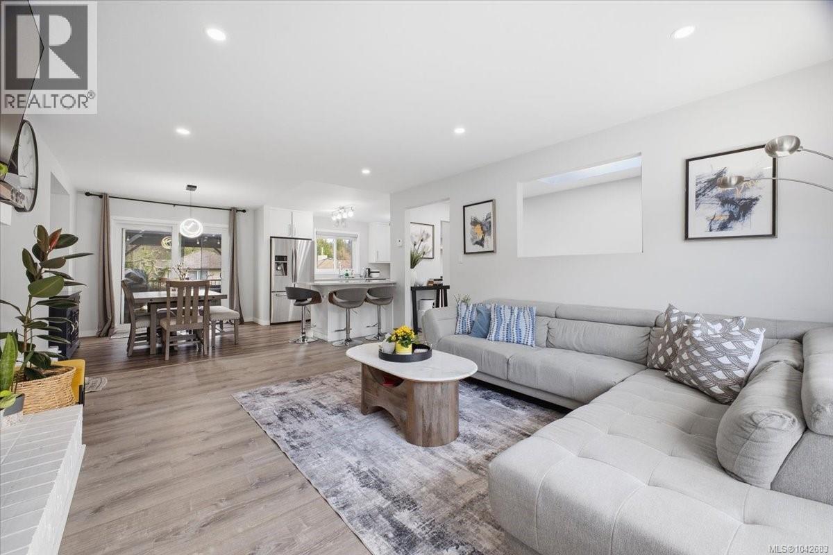 2079 Bay St - 13