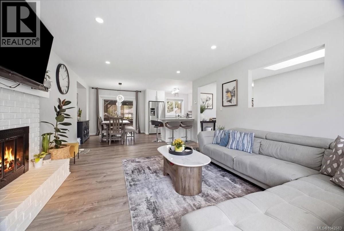 2079 Bay St - 14