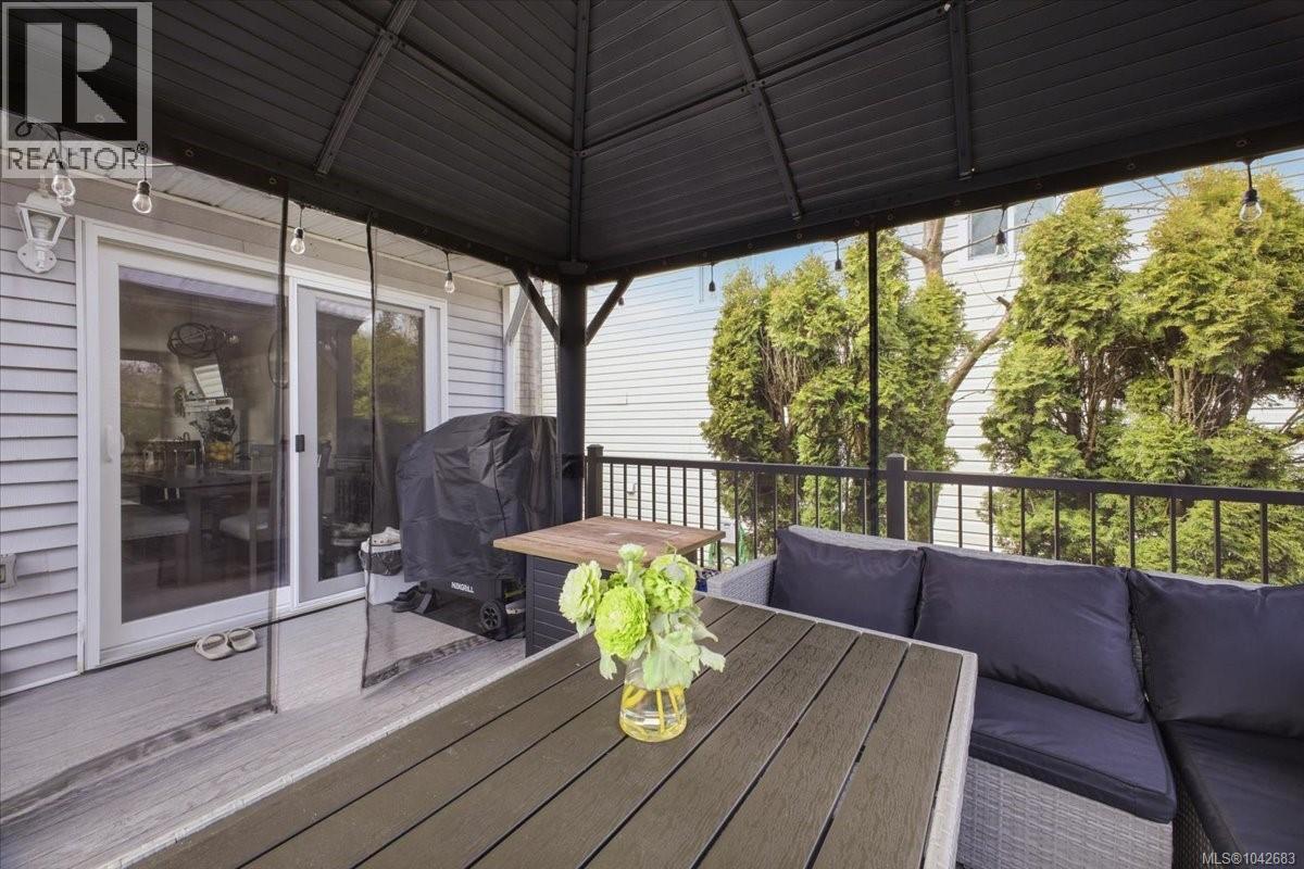 2079 Bay St - 23