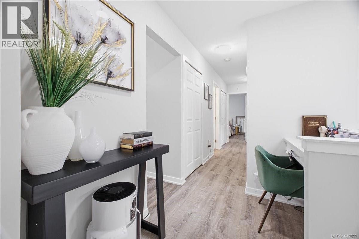 2079 Bay St - 24