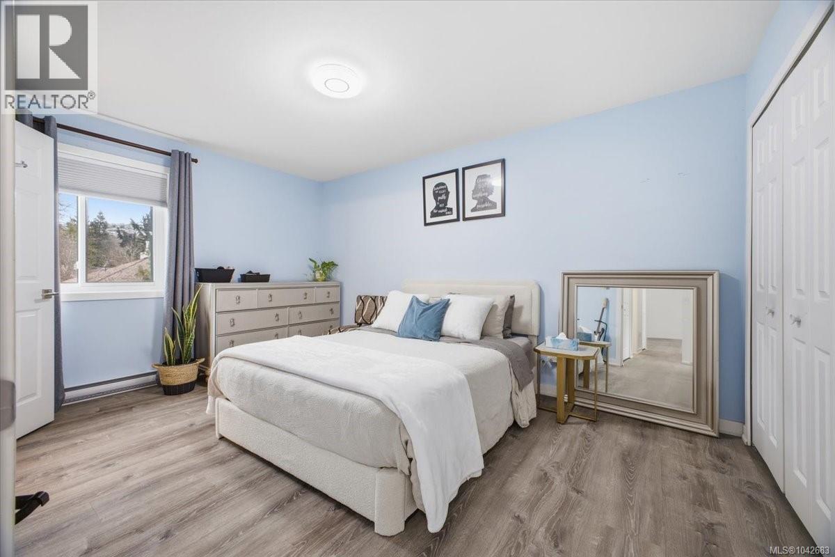 2079 Bay St - 26