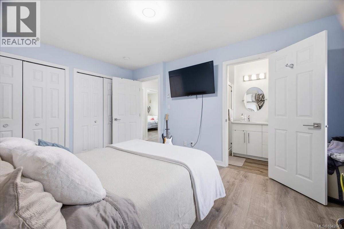 2079 Bay St - 28