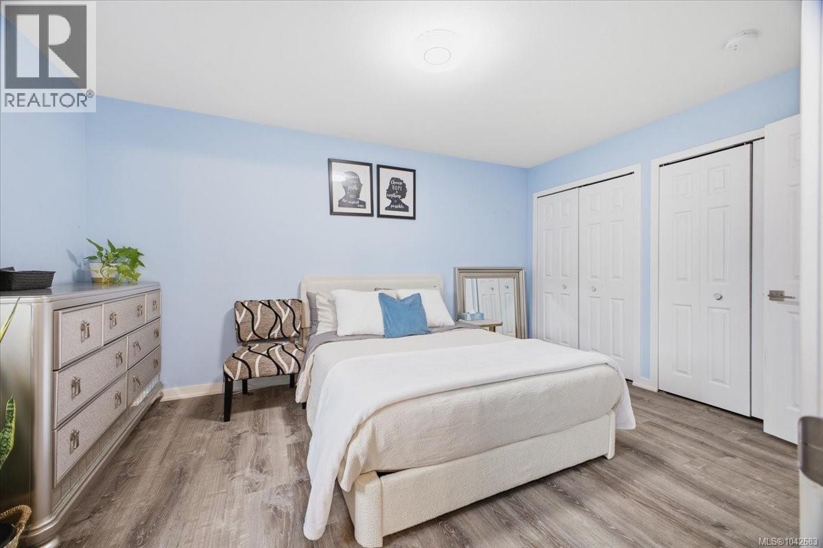 2079 Bay St - 29