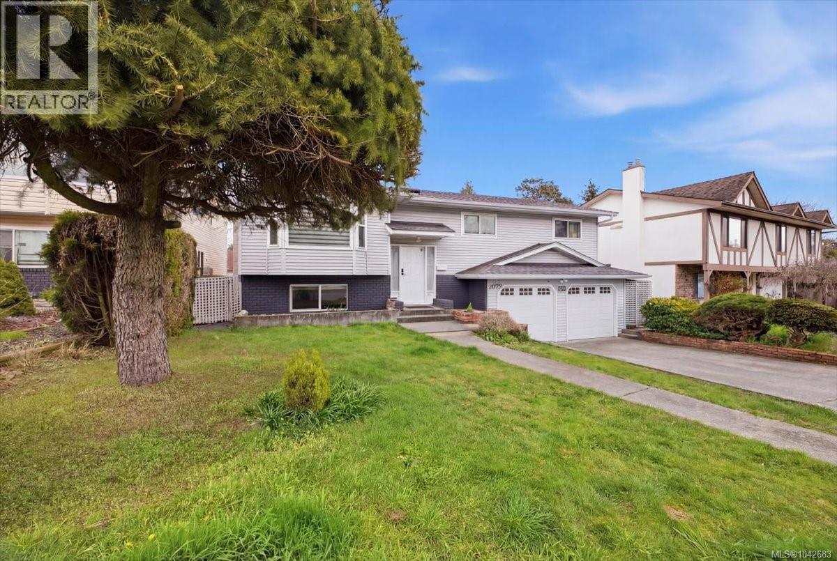 2079 Bay St - 3
