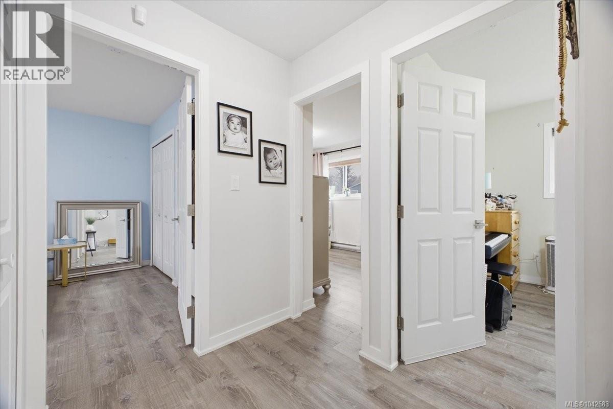 2079 Bay St - 32