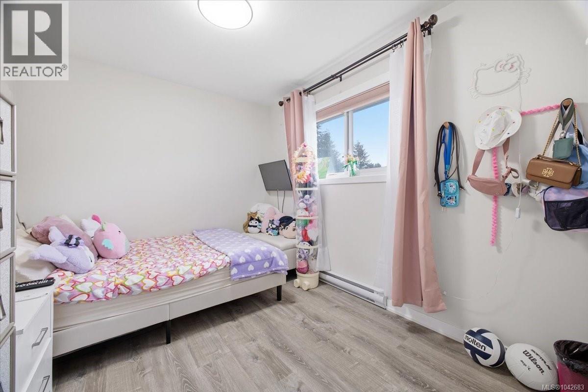 2079 Bay St - 33