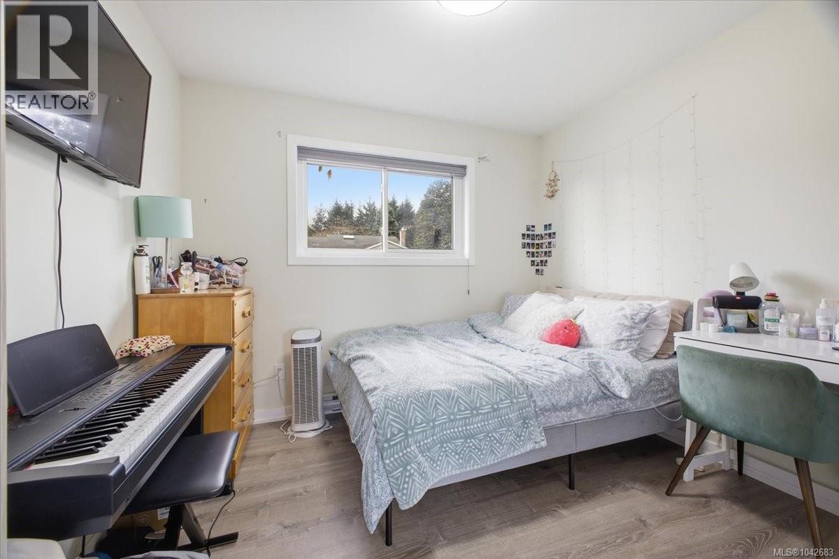 2079 Bay St - 35