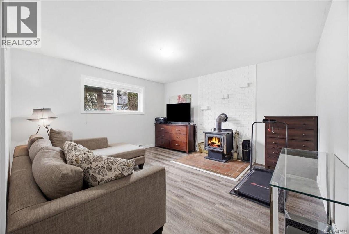 2079 Bay St - 37
