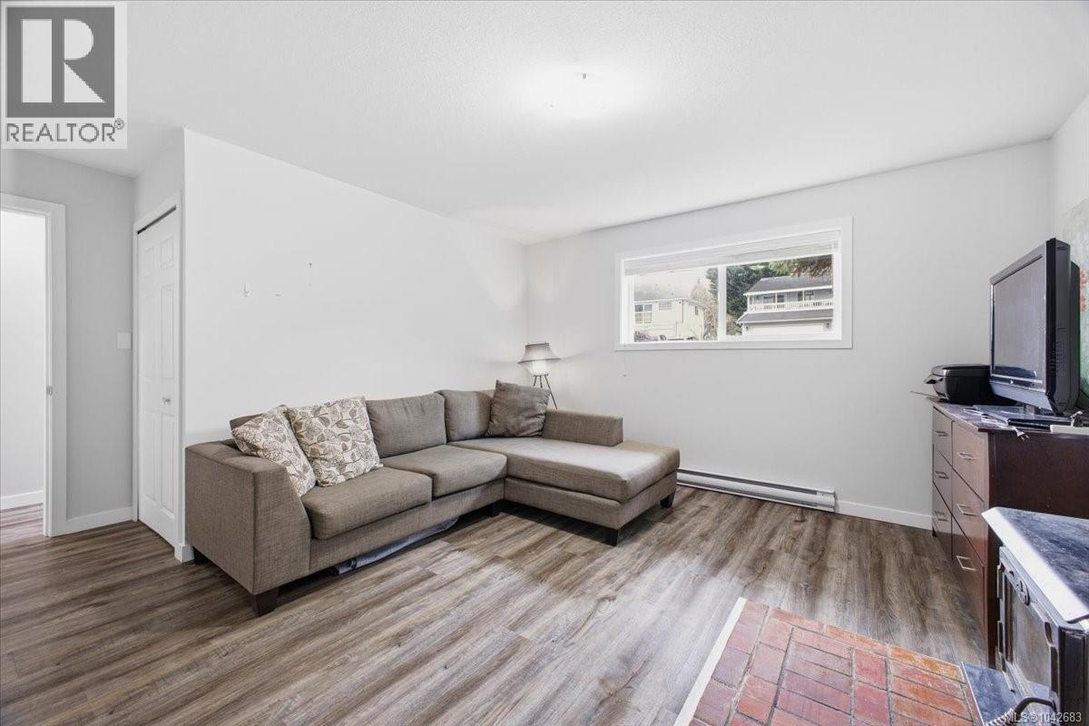 2079 Bay St - 38