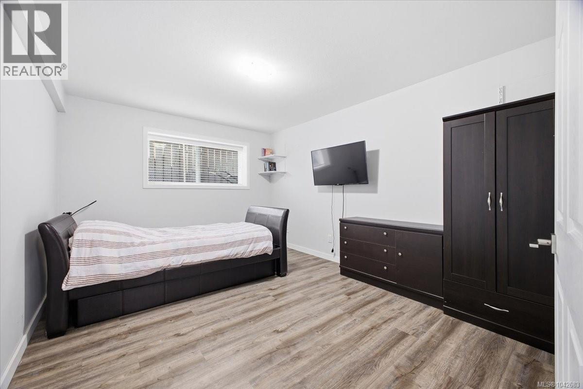 2079 Bay St - 40
