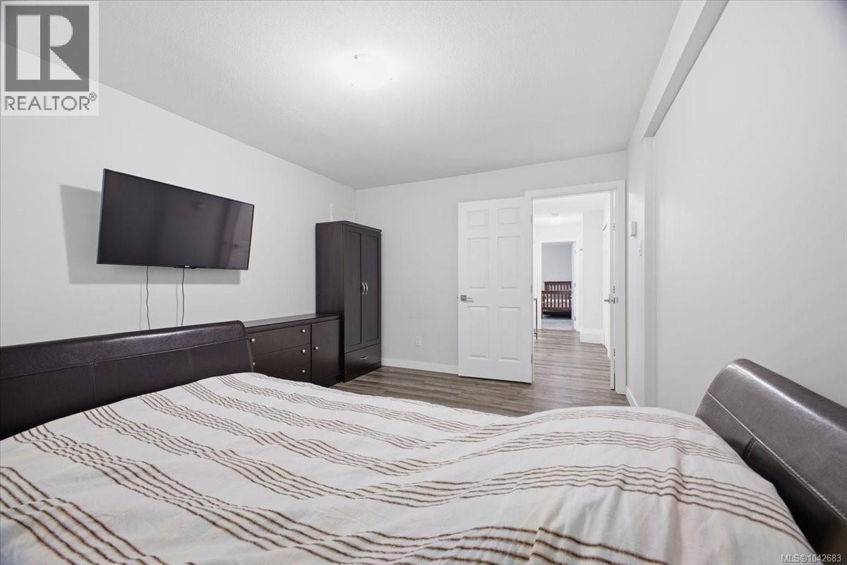2079 Bay St - 41