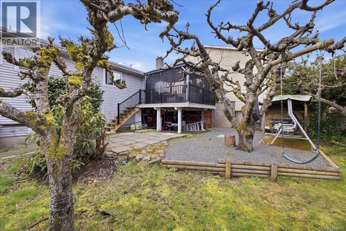 2079 Bay St - 53