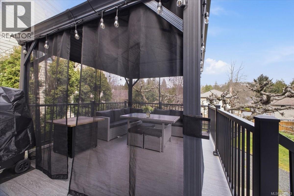 2079 Bay St - 54