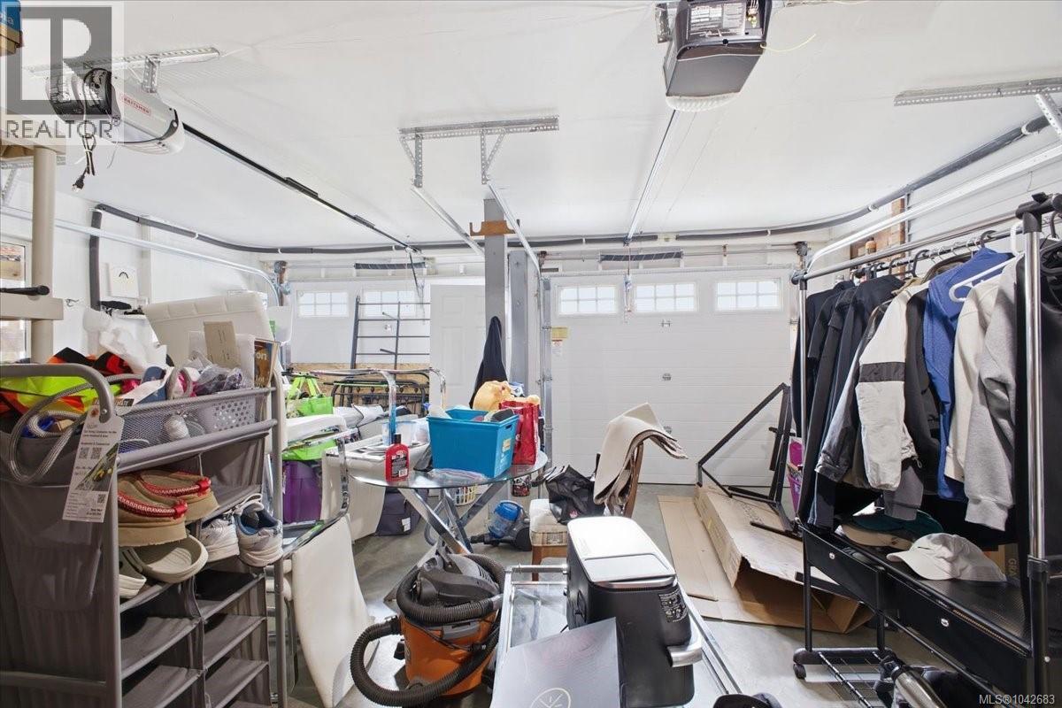 2079 Bay St - 57