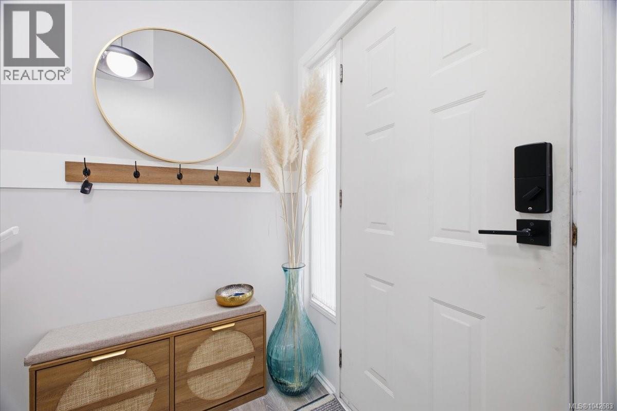 2079 Bay St - 8
