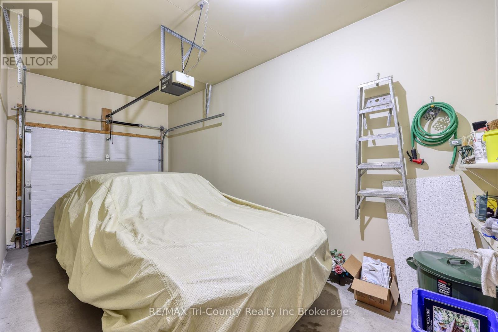 #UNIT 5 87 KING STREET W - 21